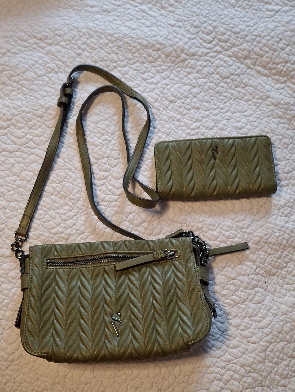 Simply Vera Vera Wang Olive Quilted Crossbody and Wallet Set